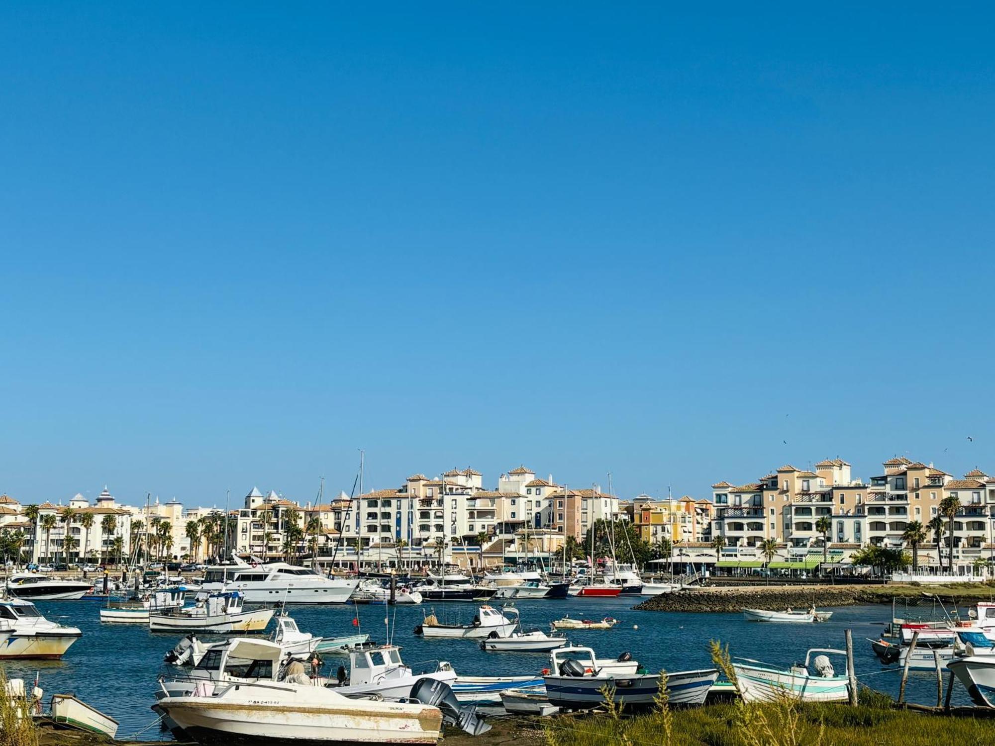 Marina Canela Home Исла-Канела Экстерьер фото